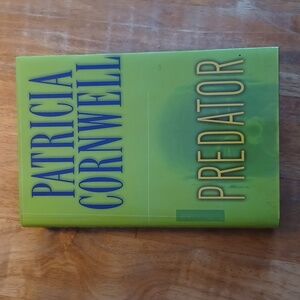 Hardcover Patricia Cornwell's Predator